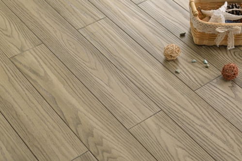 木之初实木地板与塑胶地板的视觉效果与产品特点对比