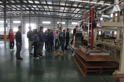 跨界交流促提升 居然之家乐屋装饰精英团队参观扬子地板深化合作